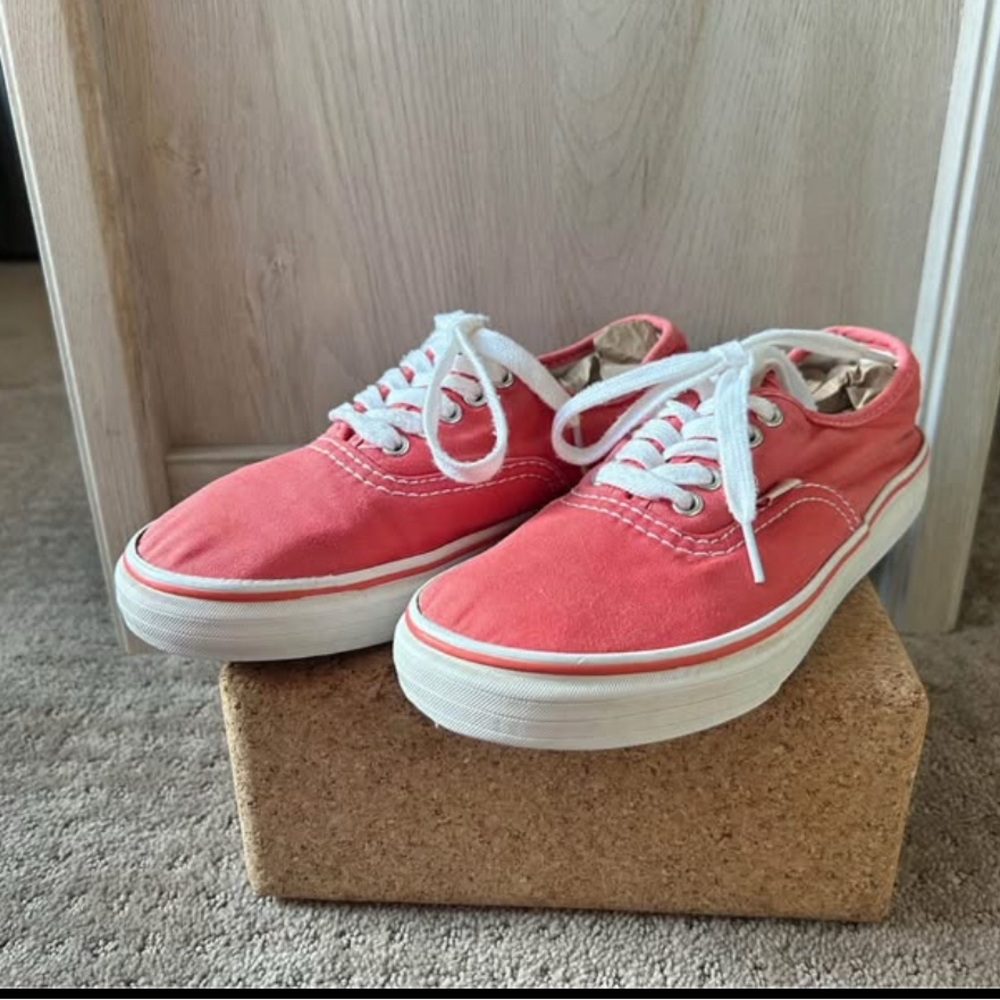 Levi’s Coral/Pink Canvas Sneakers